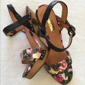 Flower print high heels 👠 💫